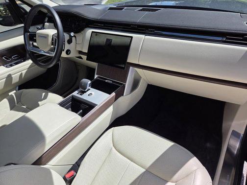 2024 Land Rover Range Rover P530 SE