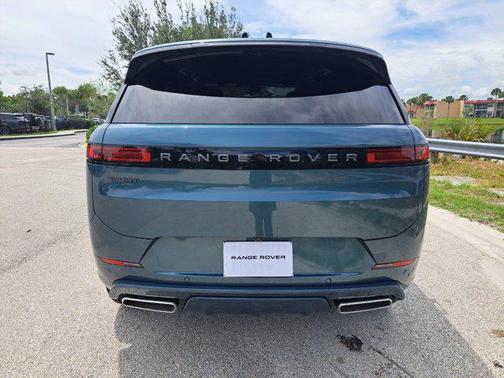2025 Land Rover Range Rover Sport SE