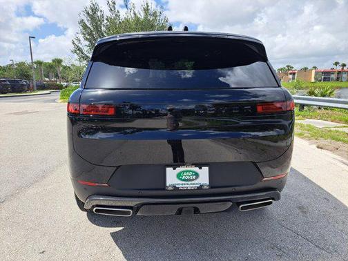 2025 Land Rover Range Rover Sport SE