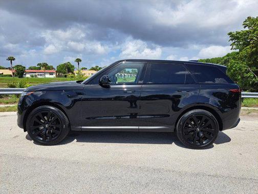 2025 Land Rover Range Rover Sport SE