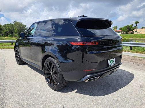 2025 Land Rover Range Rover Sport SE