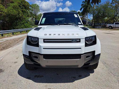 2025 Land Rover Defender 110 P400 X-Dynamic SE