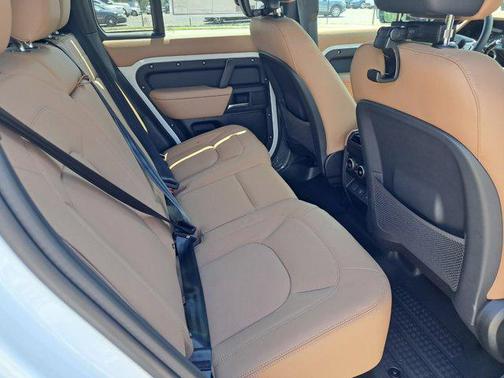 2025 Land Rover Defender 110 P400 X-Dynamic SE