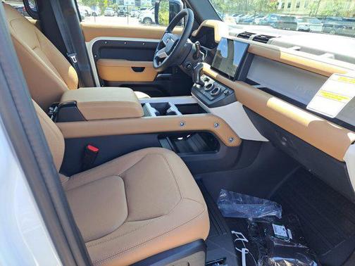 2025 Land Rover Defender 110 P400 X-Dynamic SE
