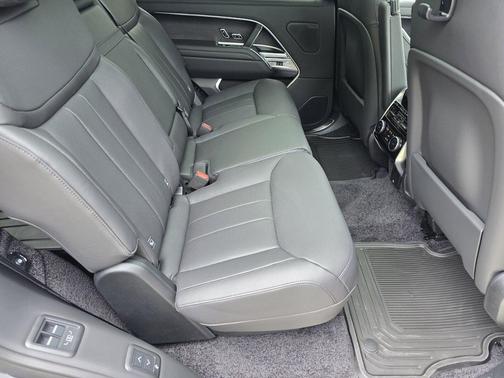 Carpathian Gray Premium Metallic 2026 Land Rover Range Rover P400 SE 7 Seat