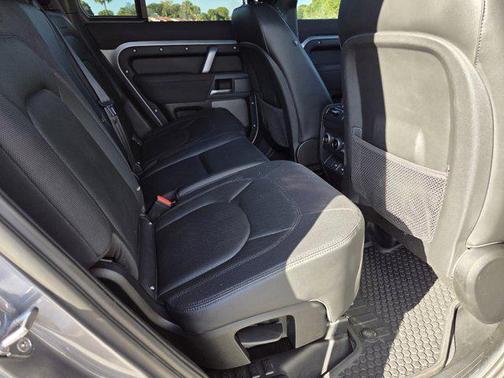 2023 Land Rover Defender 110 X-Dynamic SE