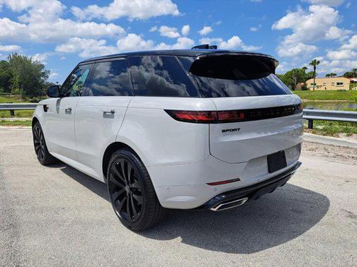 2025 Land Rover Range Rover Sport SE