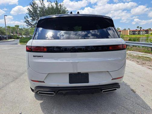 2025 Land Rover Range Rover Sport SE