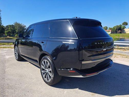 2023 Land Rover Range Rover P530 SE