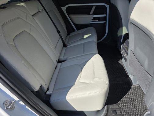 Fuji White 2024 Land Rover Defender 110 P300