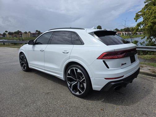 White 2021 Audi RS Q8 4.0T