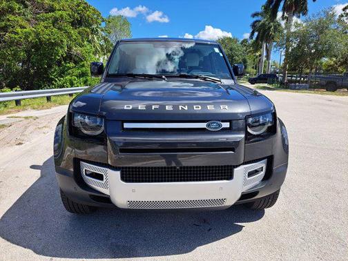 2025 Land Rover Defender 90 P300 S