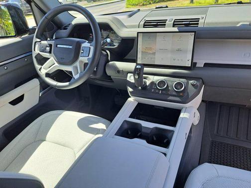 2025 Land Rover Defender 90 P300 S