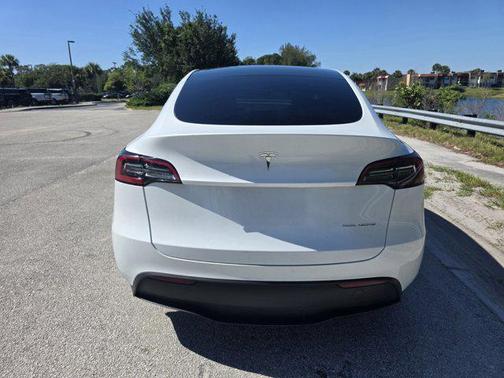 Pearl White Multi-Coat 2023 Tesla Model Y Long Range Dual Motor All-Wheel Drive