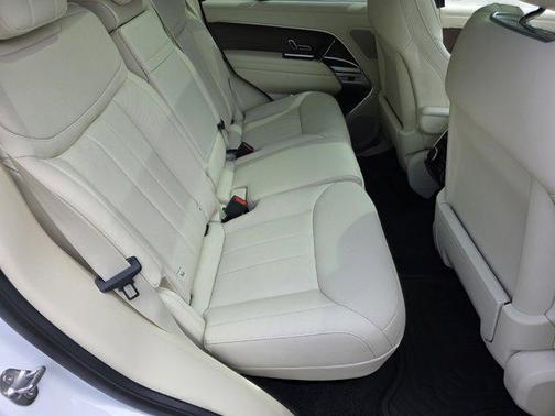 Fuji White 2026 Land Rover Range Rover P530 SE