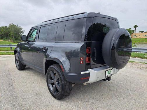 2025 Land Rover Defender 110 P300