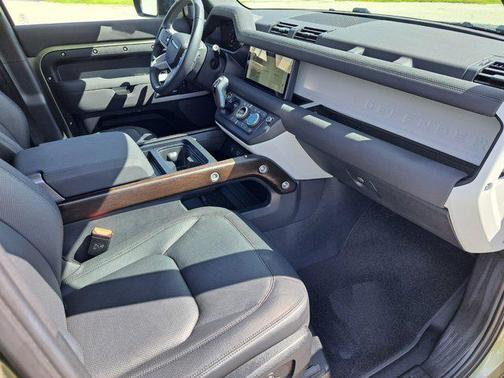 2023 Land Rover Defender 110 X-Dynamic SE