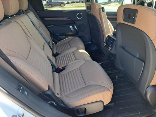 2025 Land Rover Discovery P300 Dynamic SE