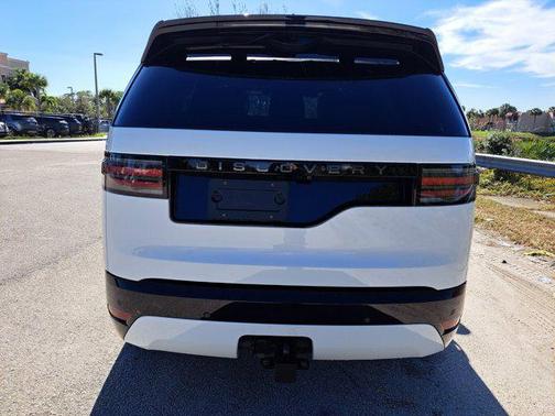 2025 Land Rover Discovery P300 Dynamic SE