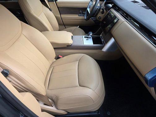 Belgravia Green Metallic 2026 Land Rover Range Rover P400 SE