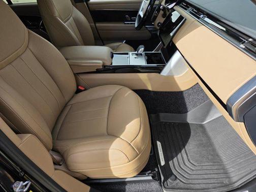 2025 Land Rover Range Rover P400 SE