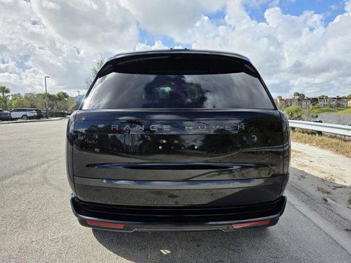 2025 Land Rover Range Rover P400 SE