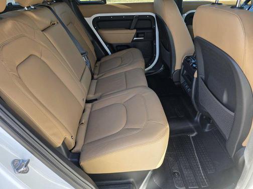 2026 Land Rover Defender P400 X-Dynamic SE