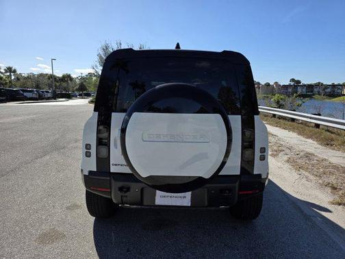 2026 Land Rover Defender P400 X-Dynamic SE