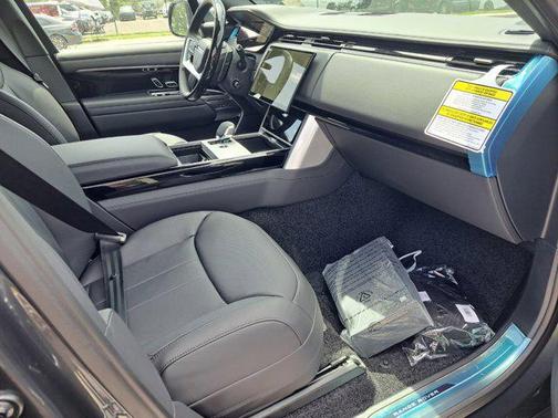2025 Land Rover Range Rover P400 SE 7 Seat