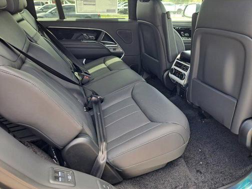2025 Land Rover Range Rover P400 SE 7 Seat