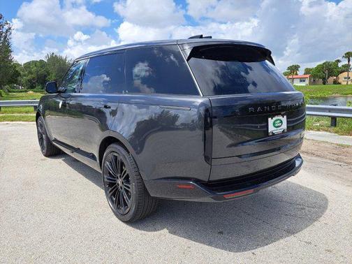 2025 Land Rover Range Rover P400 SE 7 Seat