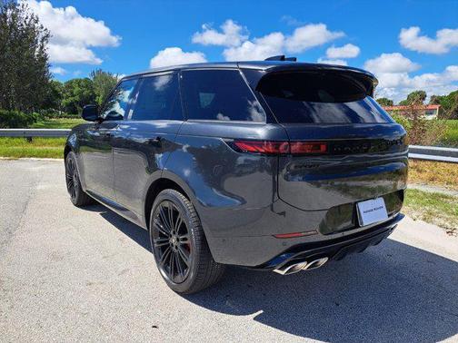 2025 Land Rover Range Rover Sport SE
