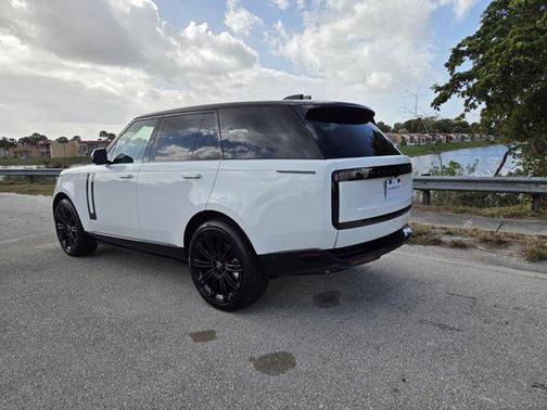 2025 Land Rover Range Rover P530 SE