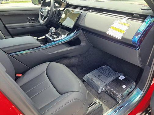 2025 Land Rover Range Rover Sport SE