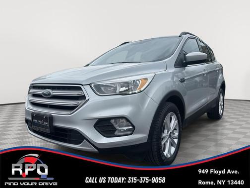 Ingot Silver Metallic 2018 Ford Escape SE