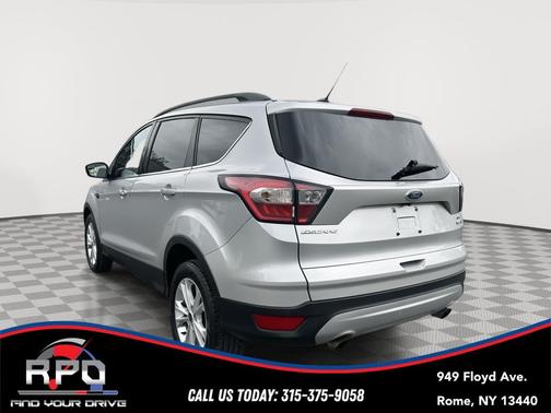 Ingot Silver Metallic 2018 Ford Escape SE