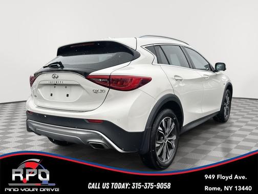 2018 INFINITI QX30 ESSENTIAL