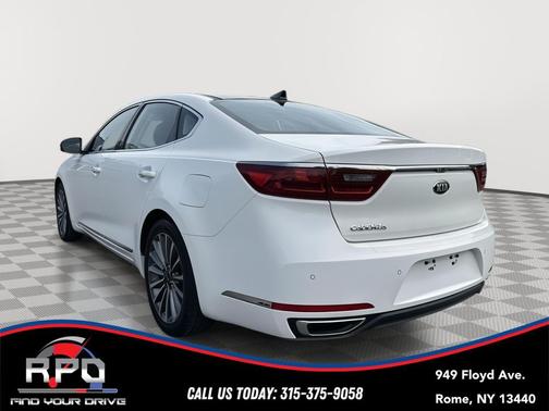 Snow White Pearl 2017 Kia Cadenza Premium