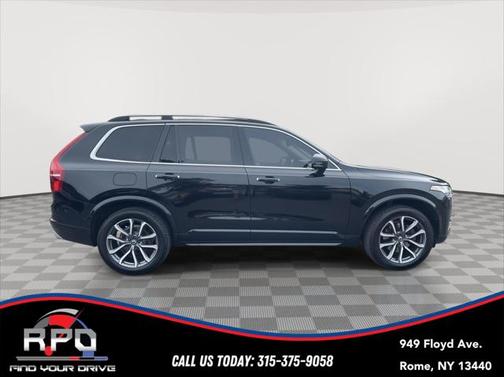 2017 Volvo XC90 T6 Momentum