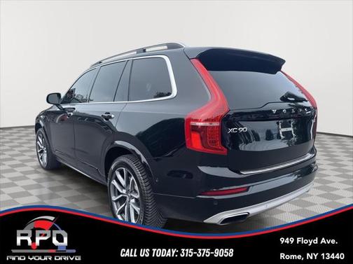 2017 Volvo XC90 T6 Momentum