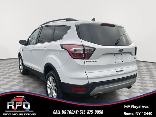 Oxford White 2018 Ford Escape SE