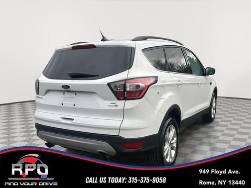 Oxford White 2018 Ford Escape SE