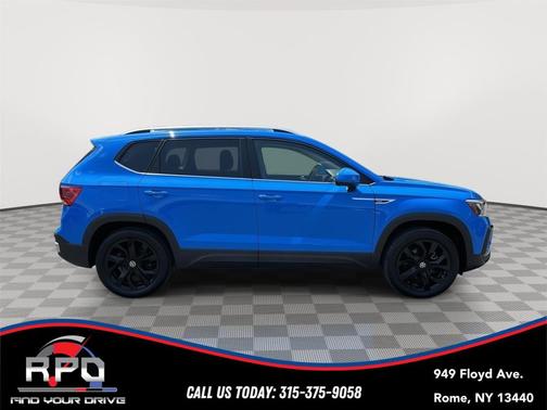 Cornflower Blue 2023 Volkswagen Taos 1.5T SE