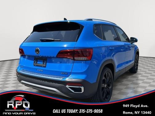 Cornflower Blue 2023 Volkswagen Taos 1.5T SE