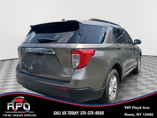 Iconic Silver Metallic 2021 Ford Explorer XLT
