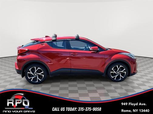 2022 Toyota C-HR XLE