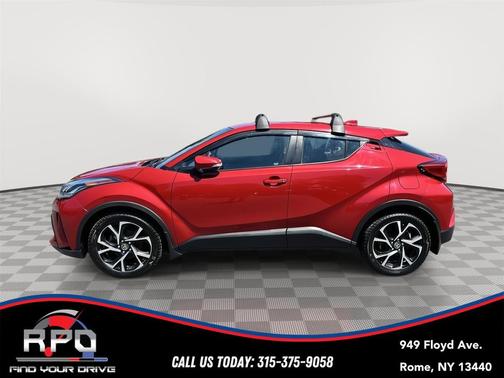 2022 Toyota C-HR XLE