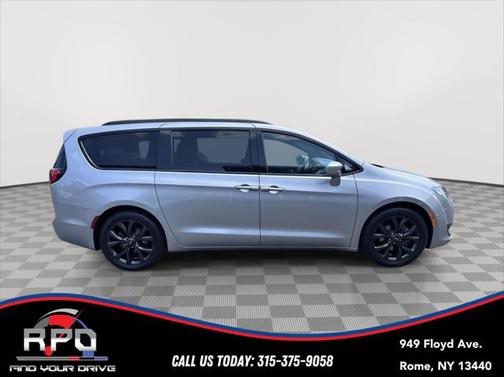 2018 Chrysler Pacifica Touring-L