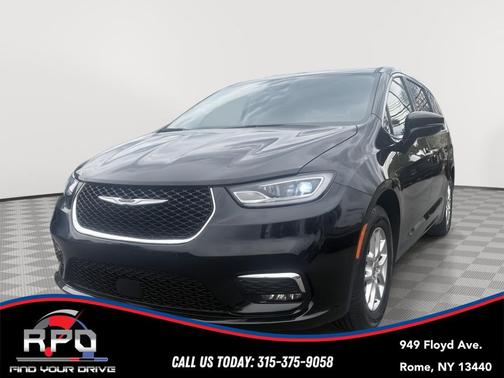 Diamond Black Crystal Pearlcoat 2024 Chrysler Pacifica Touring L