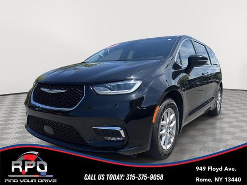 Diamond Black Crystal Pearlcoat 2024 Chrysler Pacifica Touring L